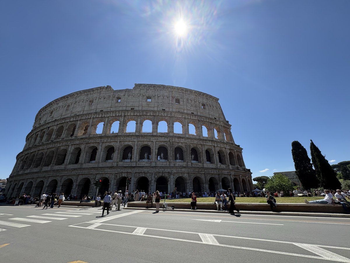 Le Colisée sous le soleil d'avril